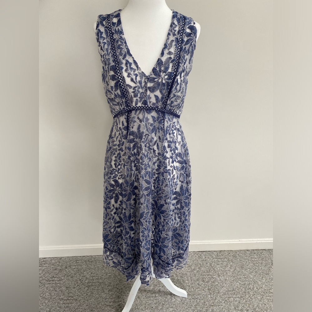 Just Taylor Lace Dress- Size 4
